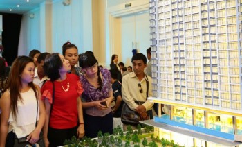 Ồ ạt bán, rập rịch đầu cơ. Giá căn hộ leo thang?